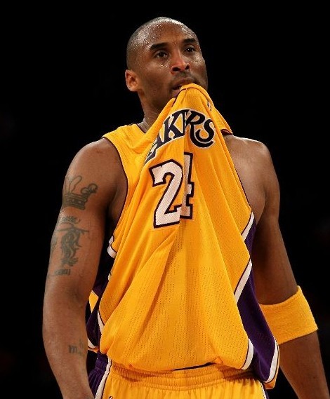 詹姆斯的海报扣篮，惊艳全场！（詹姆斯海报级暴扣，引爆全场！）