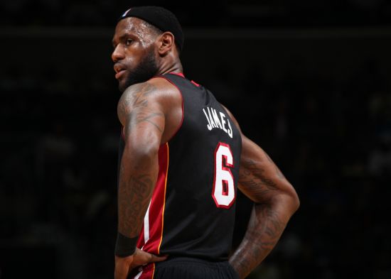 麦凯恩：詹姆斯8分是在多伦多打的，所以他的纪录在美国仍有效（麦凯恩称詹姆斯8分发生在多伦多，其纪录在美国仍然有效）