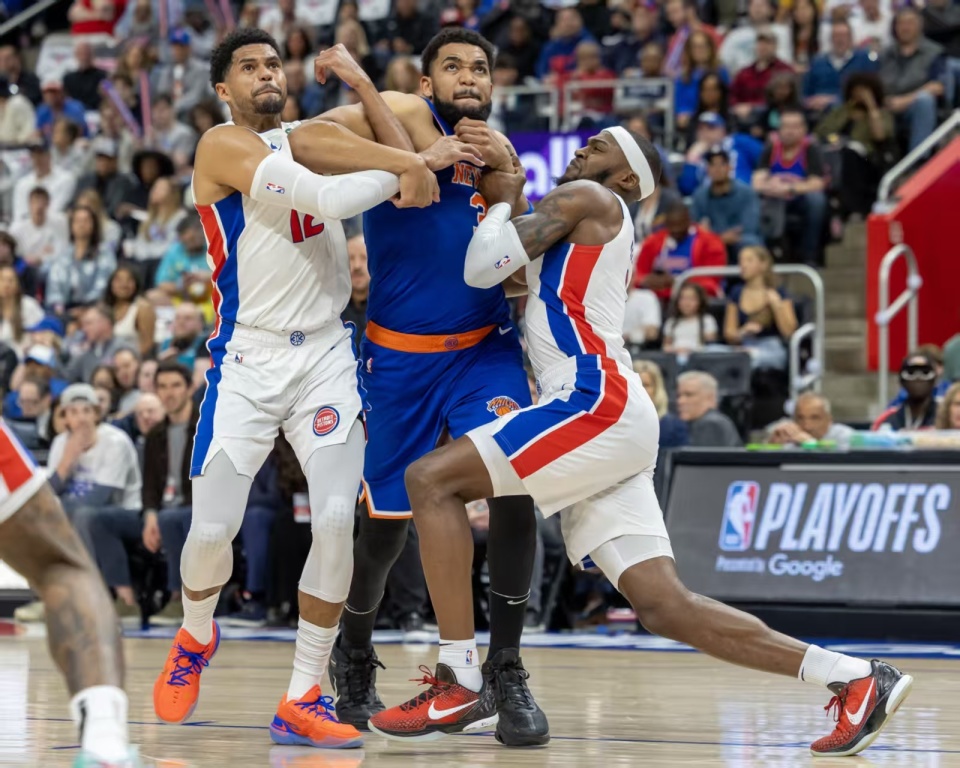 门将多次神扑 成为最大功臣（门将神扑连连 成为制胜关键）