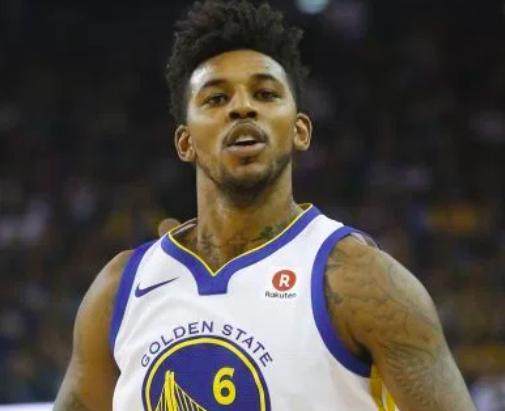 罗马诺：巴萨向效力B队的肖恩-克鲁伊维特开出为期三年新合同（罗马诺：巴萨为B队球员肖恩-克鲁伊维特提供三年期新约）