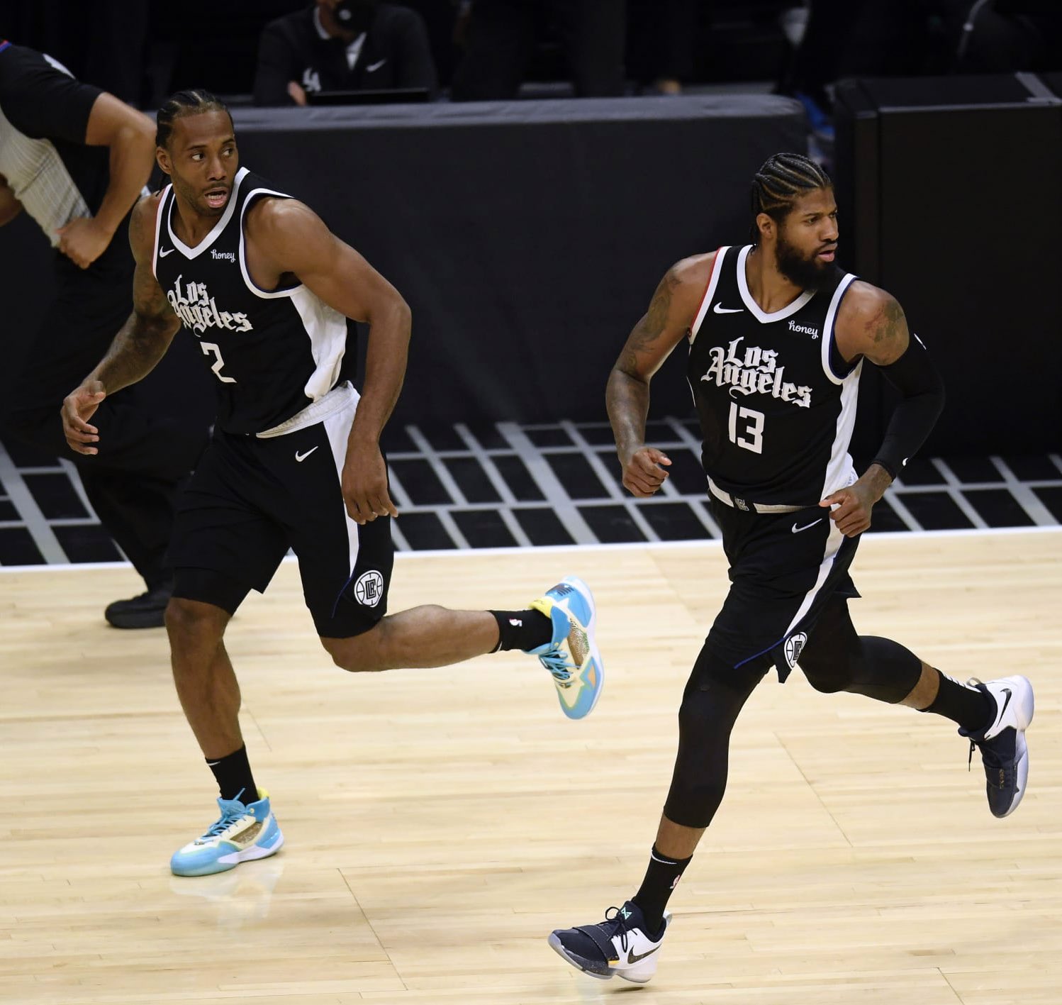 半场：拜仁2-0海登海姆，斯塔尼希奇、奥利塞破门（半场战报：拜仁2-0领先海登海姆，斯塔尼希奇与奥利塞建功）